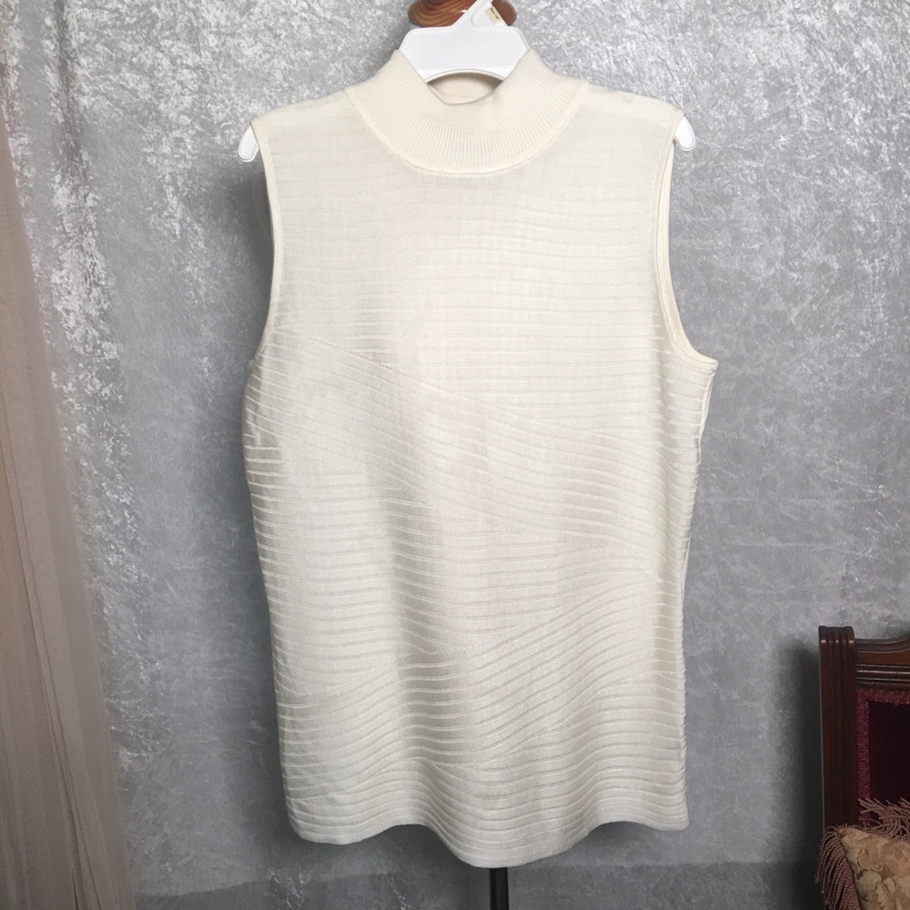 Dana Buchman Cream ribbed sleeveless mock turtleneck sweater Sz. M